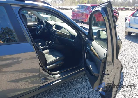 2014 BMW X1 xDrive28I из США, поврежденный, VIN WBAVL1C58EVY12387